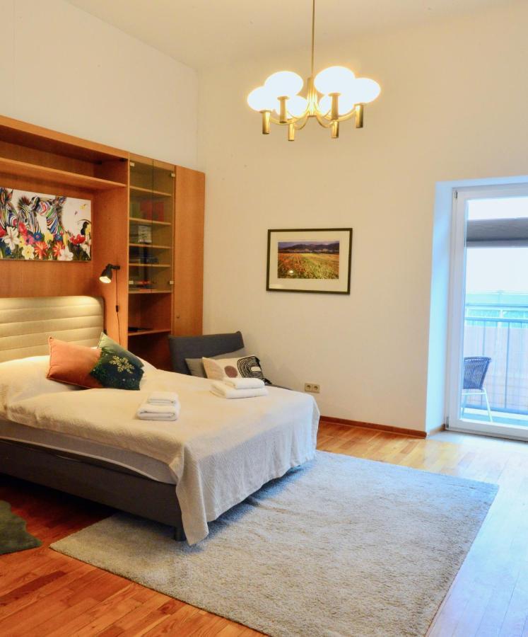Charming With Balcony In Hip & Trendy Margareten 비엔나 외부 사진