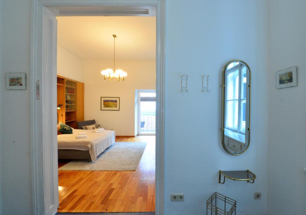 Charming With Balcony In Hip & Trendy Margareten 비엔나 외부 사진